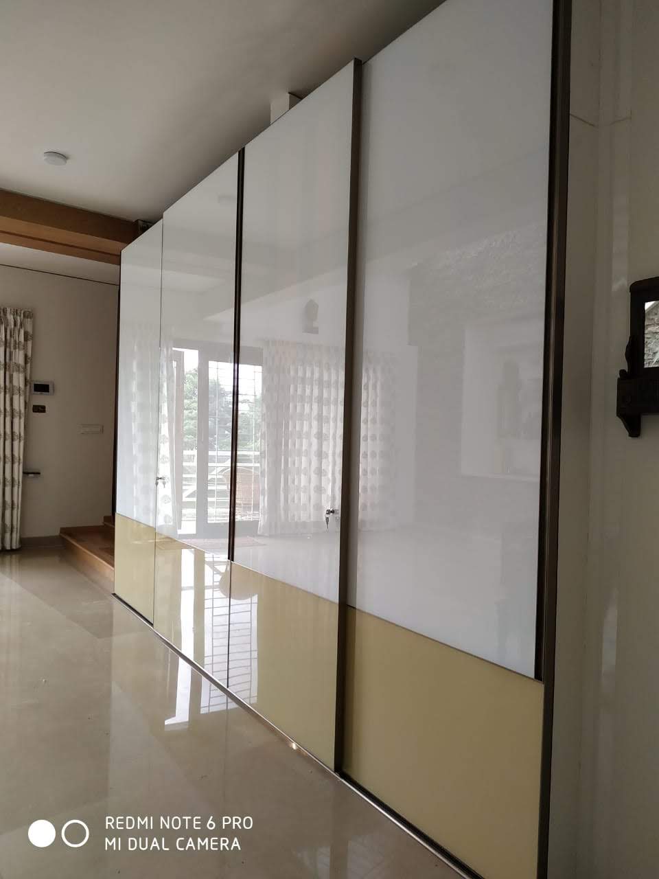 luxury-wardrobes-in-lacquer-glass-in-noida-greater-noida-largest-gallery-collection-of-designs-in-noida-india